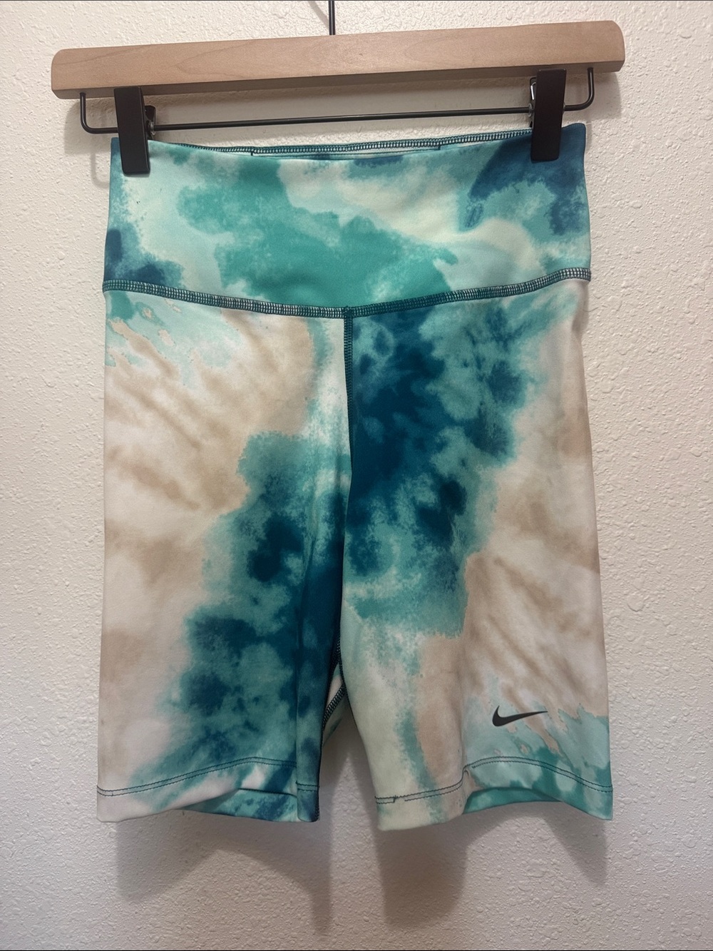Nike Women's Teal and Cream Tie-Dye High-Rise Bike Shorts, Size XS